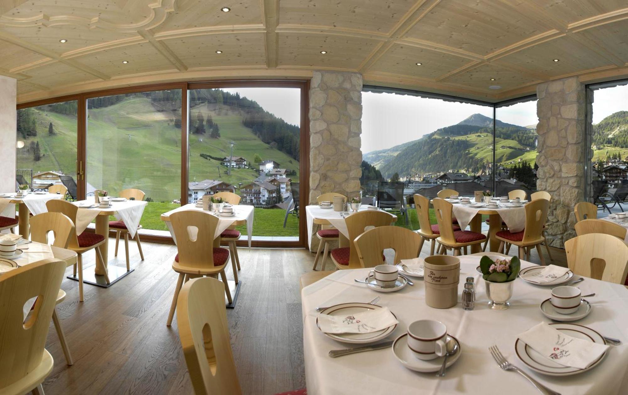 Garni La Tambra Hotel Selva di Val Gardena Exterior photo