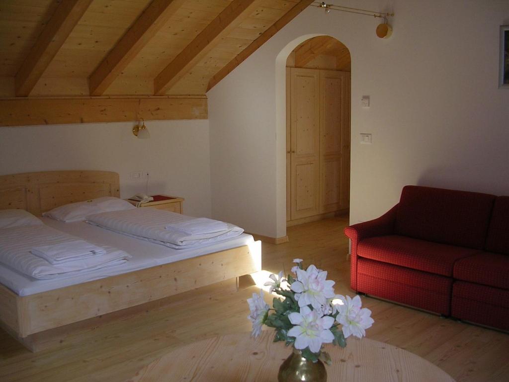 Garni La Tambra Hotel Selva di Val Gardena Room photo